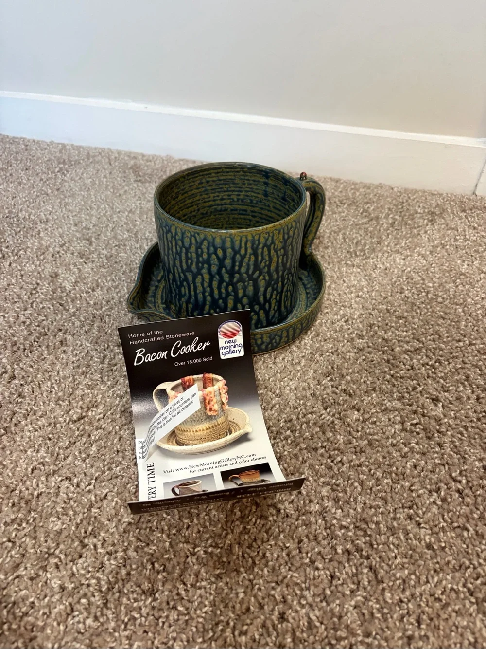 New Morning Gallery Collection Handcrafted Stoneware Microwaveable Bacon Cooker